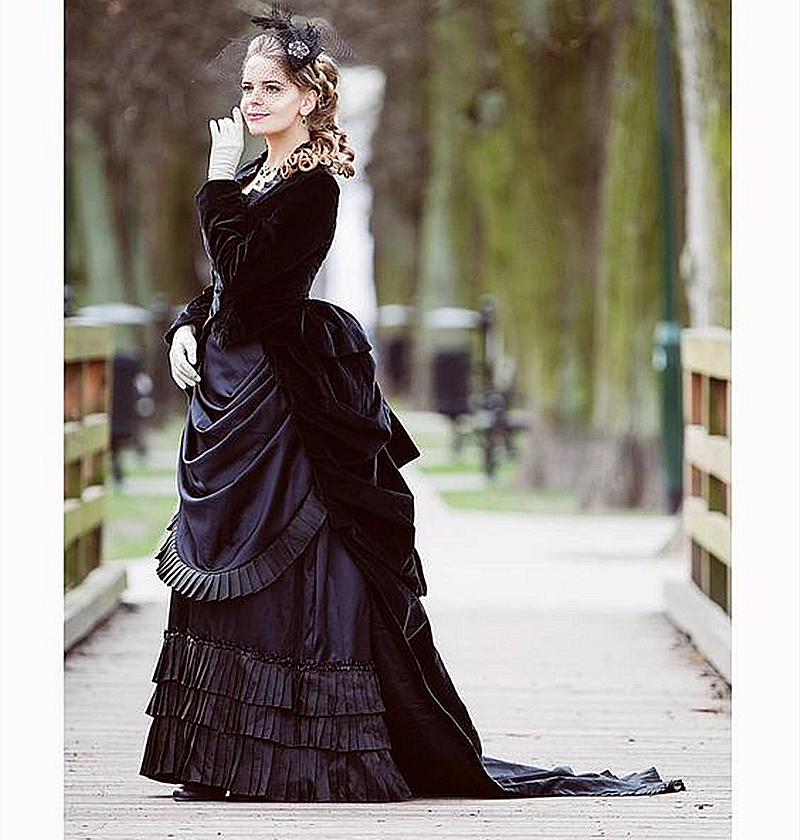Vintage Victorian Black Prom Dresses With Long Sleeve Velvet Jacket Tiers Pleats Skirt Women Bustle Gowns Formal Party Evening Wear Custom Made 2024