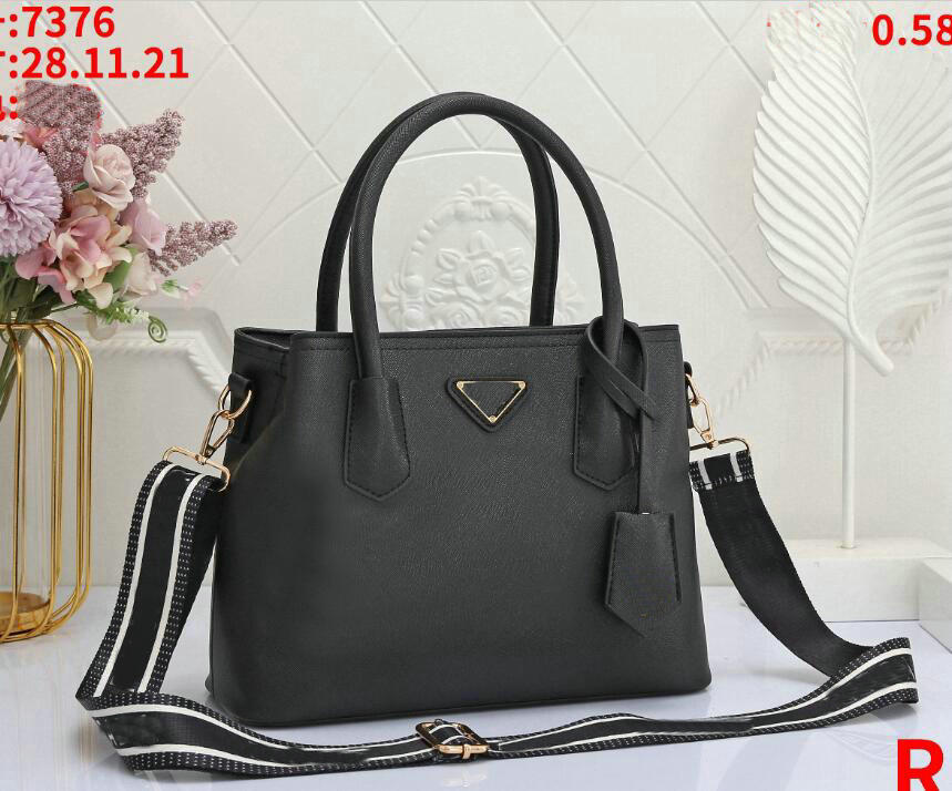 Designer Totes Chian Shoulder Bag Women Leather Handbags Womens Small Round Bag Messenger Bags Purse 7376# 28x11x21cm, White
Designer Totes Chian Shoulder Bag Women Leather Handbags Womens Small Round Bag Messenger Bags Purse 7376# 28x11x21cm, White