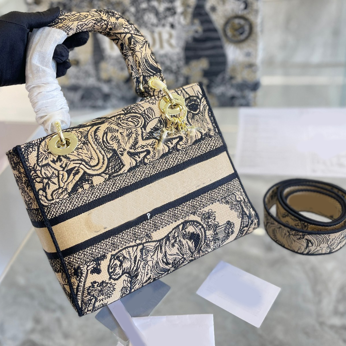 tote Daifeiss bag Canvas Luxury Designer Brand Fashion Shoulder Bags Handbags High Quality Women Letter Purse Phone bag Wallet Leopard, No bags
tote Daifeiss bag Canvas Luxury Designer Brand Fashion Shoulder Bags Handbags High Quality Women Letter Purse Phone bag Wallet Leopard, No bags