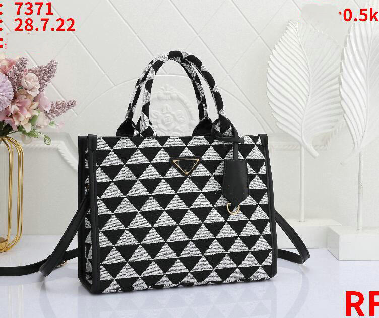 luxury designer bag handbag Single Shoulder Bags Messenger Bags classic style large capacity simple fashion bagss On The Go Crossbody, Black
luxury designer bag handbag Single Shoulder Bags Messenger Bags classic style large capacity simple fashion bagss On The Go Crossbody, Black