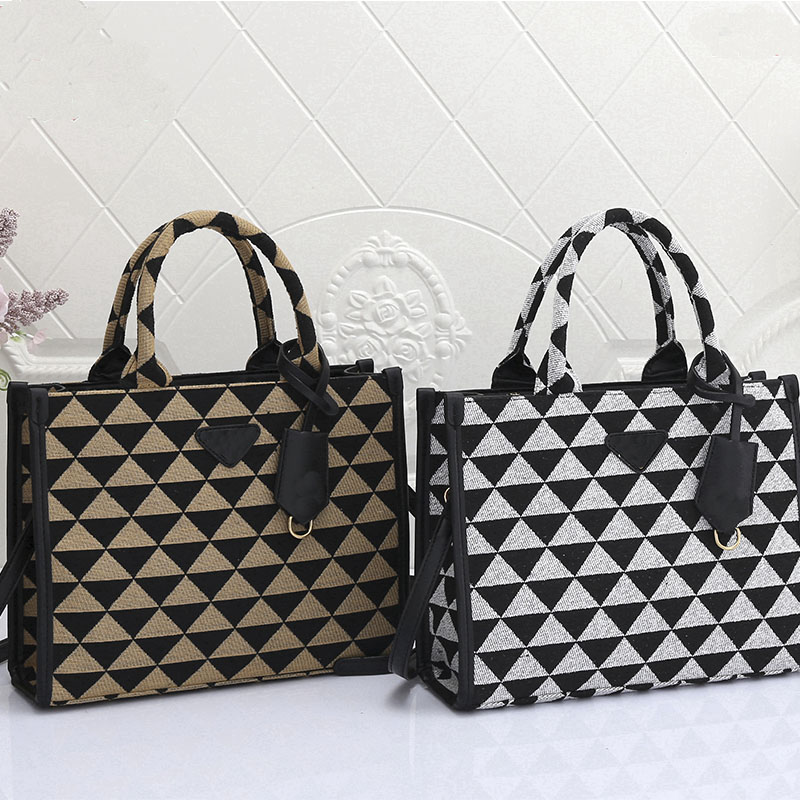 HH Totes Symbole jacquard fabric handbag designer handbags women tote bags luxurys in the model lady's shoulder bag Embroidered fabric handles, #3
HH Totes Symbole jacquard fabric handbag designer handbags women tote bags luxurys in the model lady's shoulder bag Embroidered fabric handles, #3
