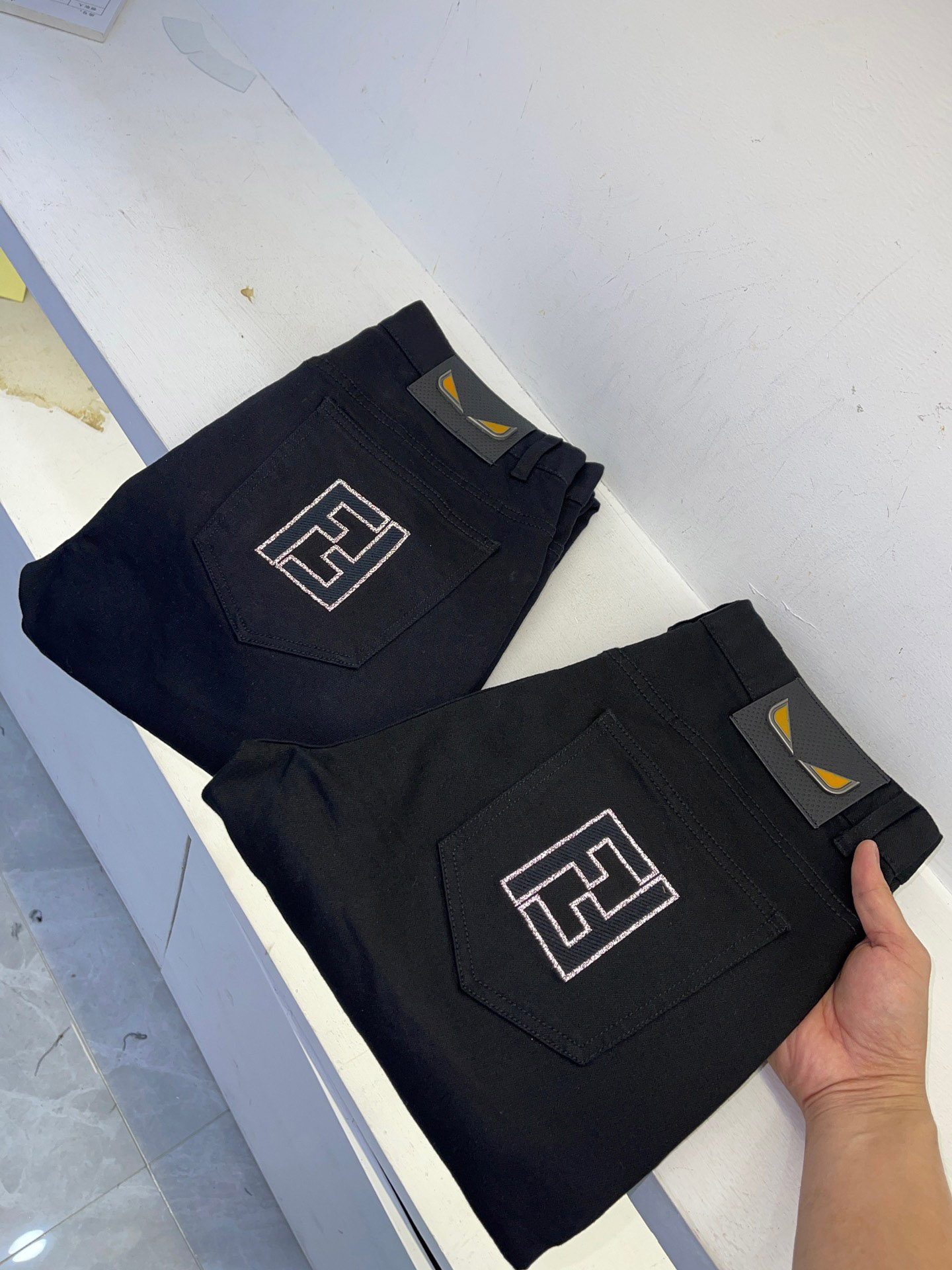 2022 autumn and winter brand new men jeans highquality fashion embroidery design pencil pants top designer jeans, Black
2022 autumn and winter brand new men jeans highquality fashion embroidery design pencil pants top designer jeans, Black