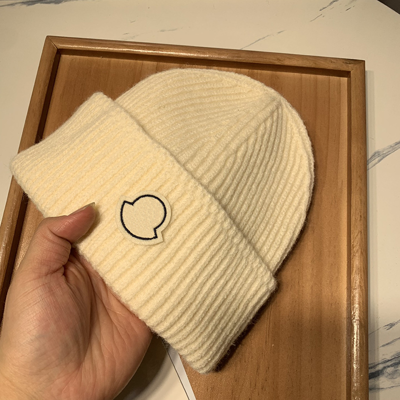 Casquette Luxe Unisex Designer Warm Knit Hat Letter Mens Luxury Necessary Trend Fashion High Quality Men Beanie Skull Caps Bucket Hats for Woman Outdoors Cap 61L8A, Color red
Casquette Luxe Unisex Designer Warm Knit Hat Letter Mens Luxury Necessary Trend Fashion High Quality Men Beanie Skull Caps Bucket Hats for Woman Outdoors Cap 61L8A, Color red