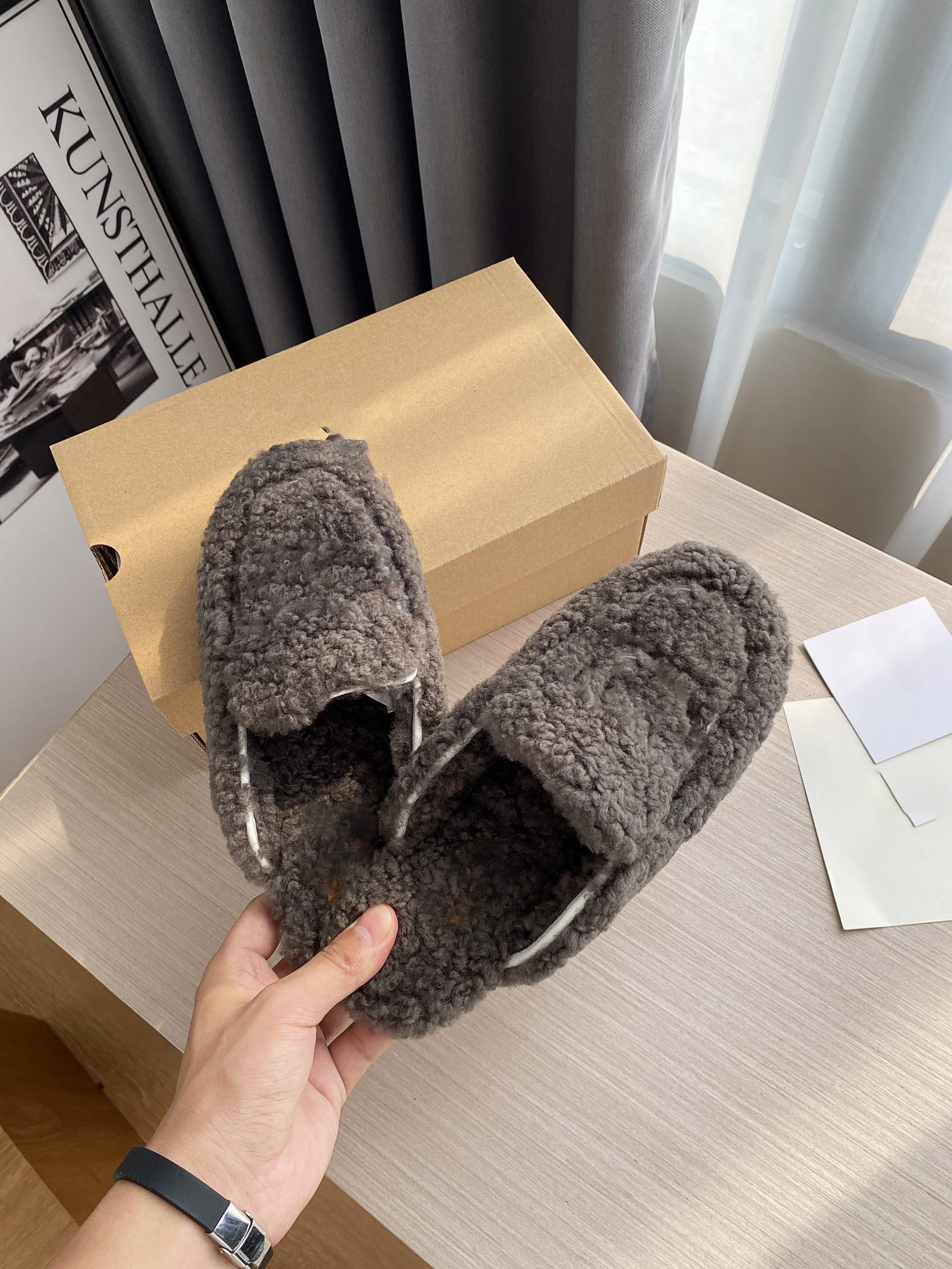 NEW Fluff Yeah Slide Furry Slippers Slides Sandal oh Australia Fuzzy Soft House Ladies Womens Yellow Blue Red Shoes Fur Fluffy Sanda, Box
NEW Fluff Yeah Slide Furry Slippers Slides Sandal oh Australia Fuzzy Soft House Ladies Womens Yellow Blue Red Shoes Fur Fluffy Sanda, Box
