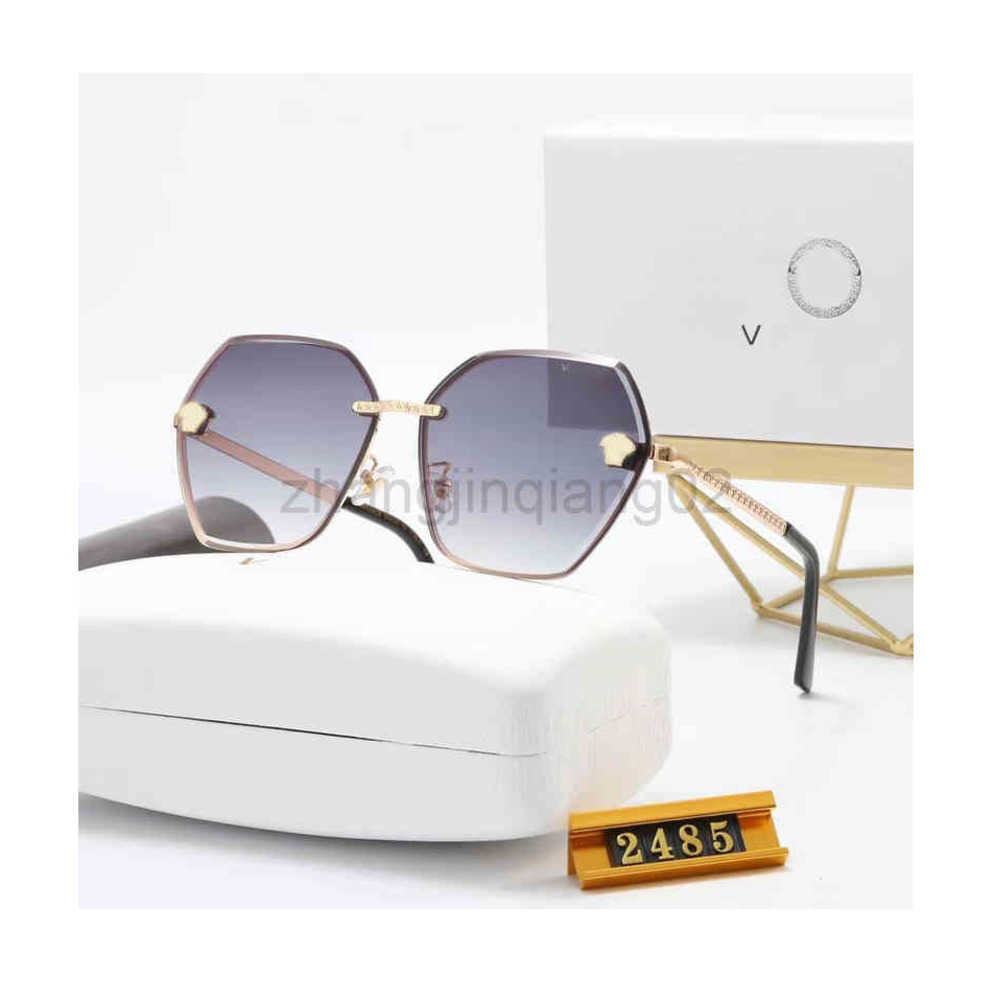 Designer Versage Sunglasses for Women Mens Cycle Luxurious Fashion Brands New Vintage Baseball Sport Shading Luxe Medussa Polarize Sun Glasses
Designer Versage Sunglasses for Women Mens Cycle Luxurious Fashion Brands New Vintage Baseball Sport Shading Luxe Medussa Polarize Sun Glasses