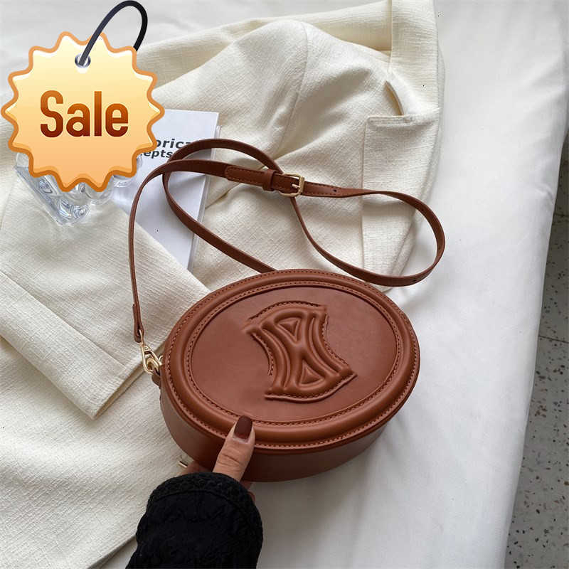 Designer Bags 2022 New Small Round Triumphal Arch Moon Cake Mini Single Shoulder Crossbody Bag Factory Direct Sale purses ladies handbags, Black
Designer Bags 2022 New Small Round Triumphal Arch Moon Cake Mini Single Shoulder Crossbody Bag Factory Direct Sale purses ladies handbags, Black