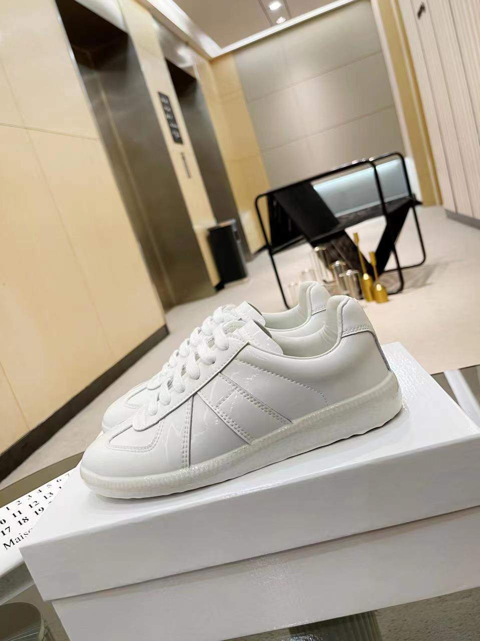 2022 Designer Casual shoes Oversized sneaker Ivory Plate-formes Black White velvet alexanders calfskin Platform shoe laser yellow reflective rainbow Shock, Box
2022 Designer Casual shoes Oversized sneaker Ivory Plate-formes Black White velvet alexanders calfskin Platform shoe laser yellow reflective rainbow Shock, Box