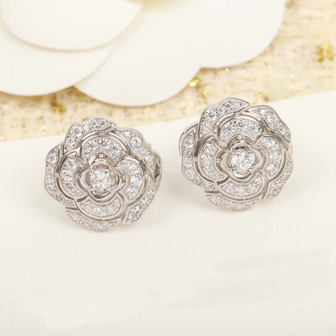 S925 silver charm stud earring clip with all diamonds flower design have box stamp PS7333A
S925 silver charm stud earring clip with all diamonds flower design have box stamp PS7333A