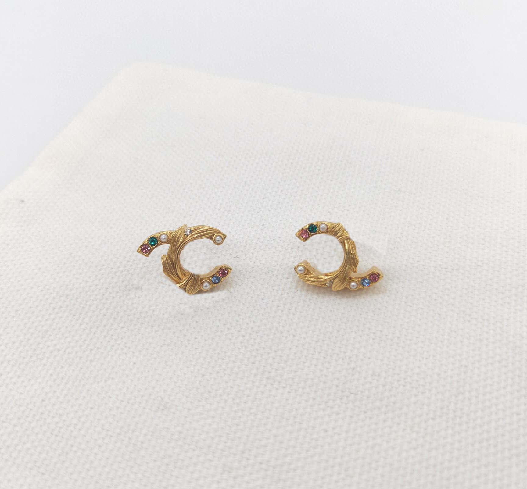 2022 Luxury quality charm stud earring with colorful diamond and nature shell beads i 18k gold plated have box stamp PS7340A
2022 Luxury quality charm stud earring with colorful diamond and nature shell beads i 18k gold plated have box stamp PS7340A