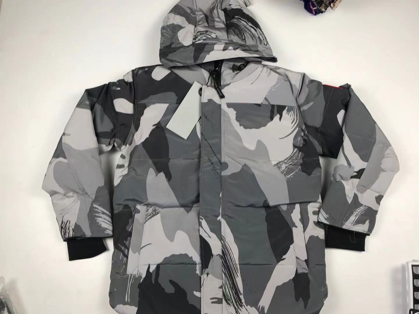 20ss New Winter Jacket Bests Quality Parka Coat Men Down Jacket Outdoor Thick warm Fashion Man Clothing Size XS-3XL, Opp bag
20ss New Winter Jacket Bests Quality Parka Coat Men Down Jacket Outdoor Thick warm Fashion Man Clothing Size XS-3XL, Opp bag