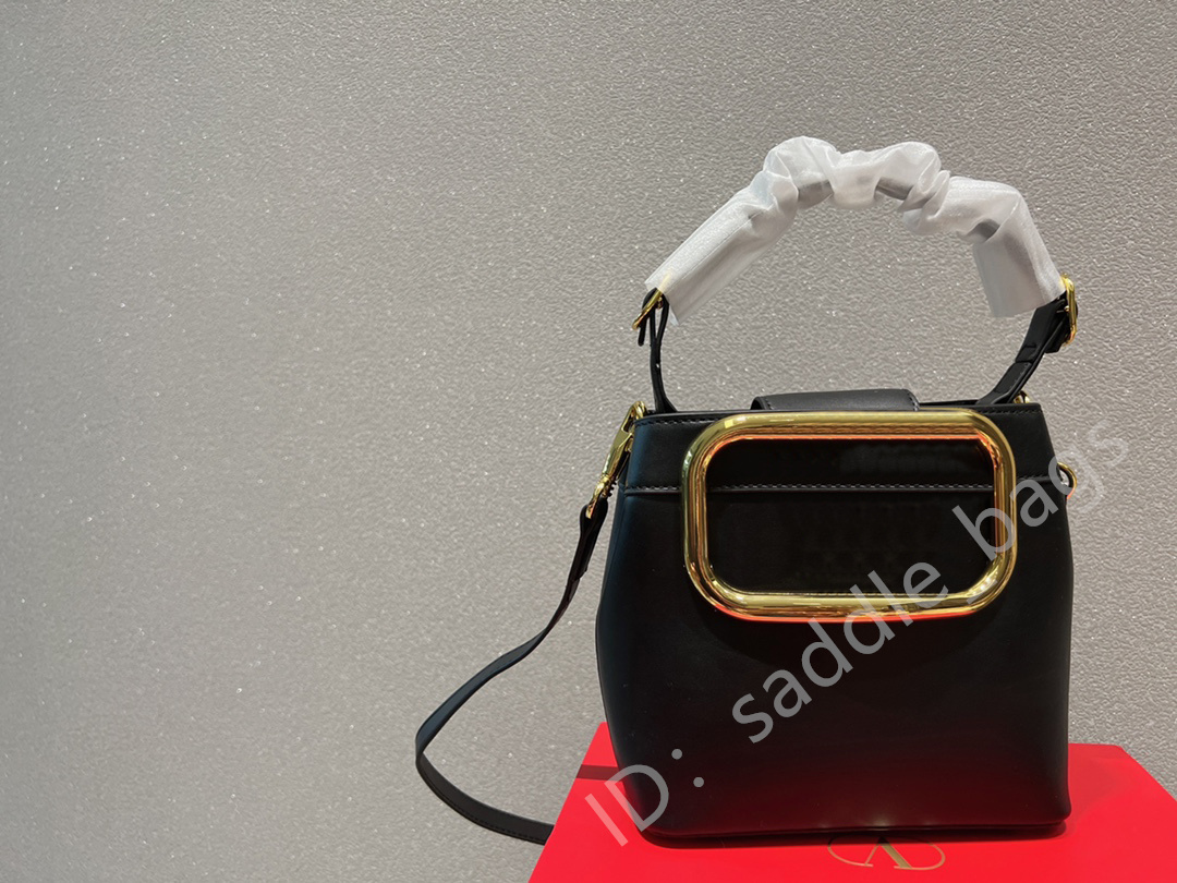 2022 ss chain bags V Bucket Single shoulder strap classic fashion designer handbags plain casual lady shopping totes handbag Bucket large capacity cool wallets, Color s
2022 ss chain bags V Bucket Single shoulder strap classic fashion designer handbags plain casual lady shopping totes handbag Bucket large capacity cool wallets, Color s