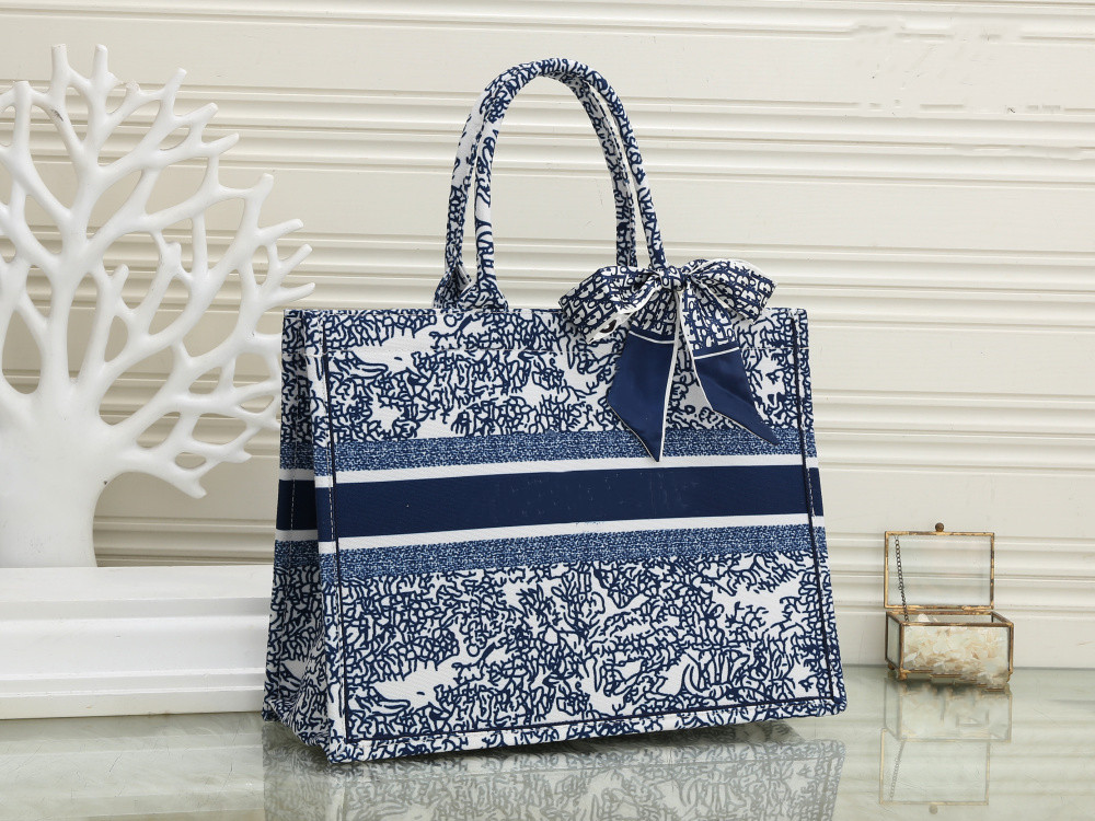 LQ Luxury Designer Top Original Tote Bag Light Grey Tiger Embroidery Book Handbag Totes Womens Fashion Handle Laptop Large Capacity Shopping Bag Commuting Canvas, Extra freight
LQ Luxury Designer Top Original Tote Bag Light Grey Tiger Embroidery Book Handbag Totes Womens Fashion Handle Laptop Large Capacity Shopping Bag Commuting Canvas, Extra freight