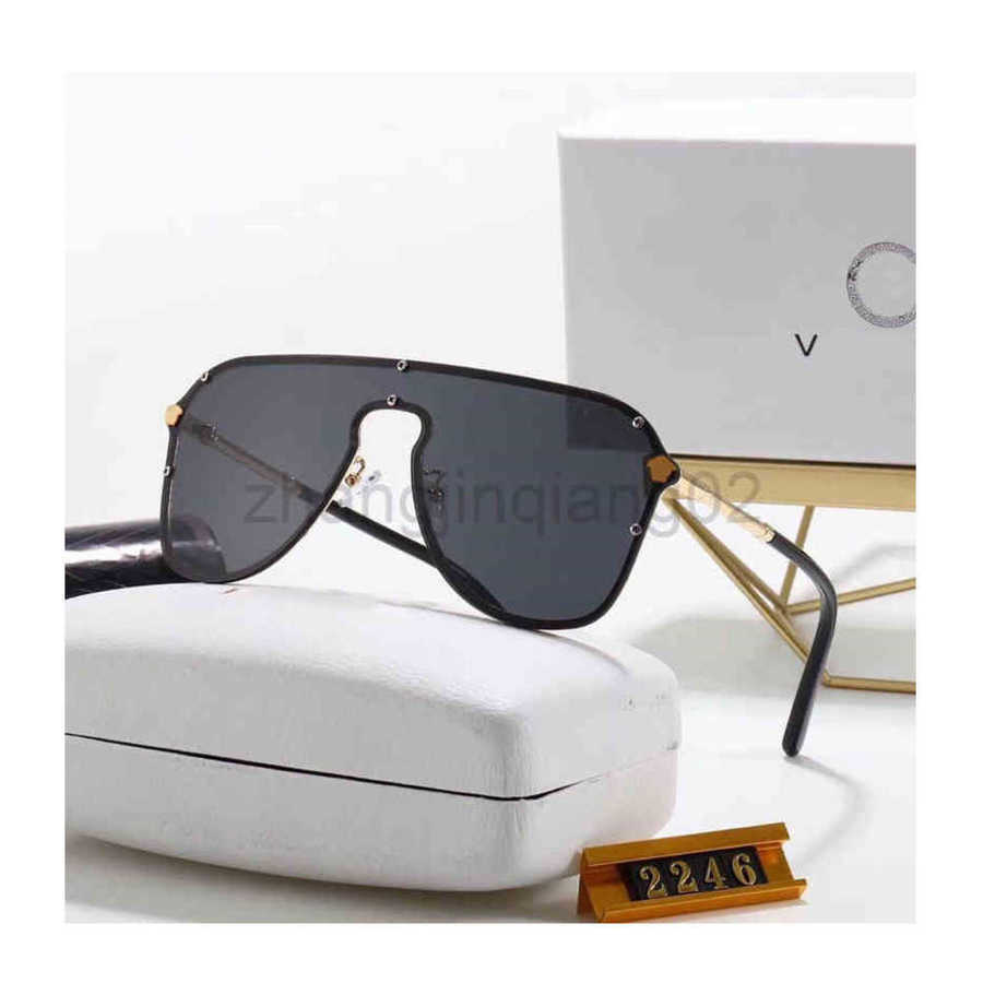 Designer Versage Sunglass Eyewear Cycle Luxurious Casual Fashion Brands Woman Mens Personality Street Vintage Baseball Sport Summer Winter Conjoined Sunglasses
Designer Versage Sunglass Eyewear Cycle Luxurious Casual Fashion Brands Woman Mens Personality Street Vintage Baseball Sport Summer Winter Conjoined Sunglasses