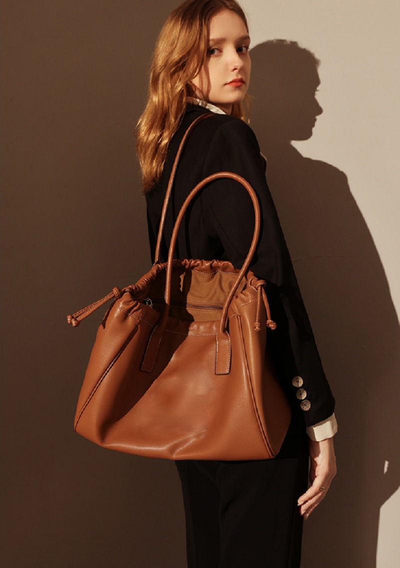 Luxury Ladies Totes Handbag Fashion Cabas Triomphe Smooth Fashion Woman Tote Bags Designer Handbags Leather Drawstring Large Capacitance Shopping Bag, #01
Luxury Ladies Totes Handbag Fashion Cabas Triomphe Smooth Fashion Woman Tote Bags Designer Handbags Leather Drawstring Large Capacitance Shopping Bag, #01