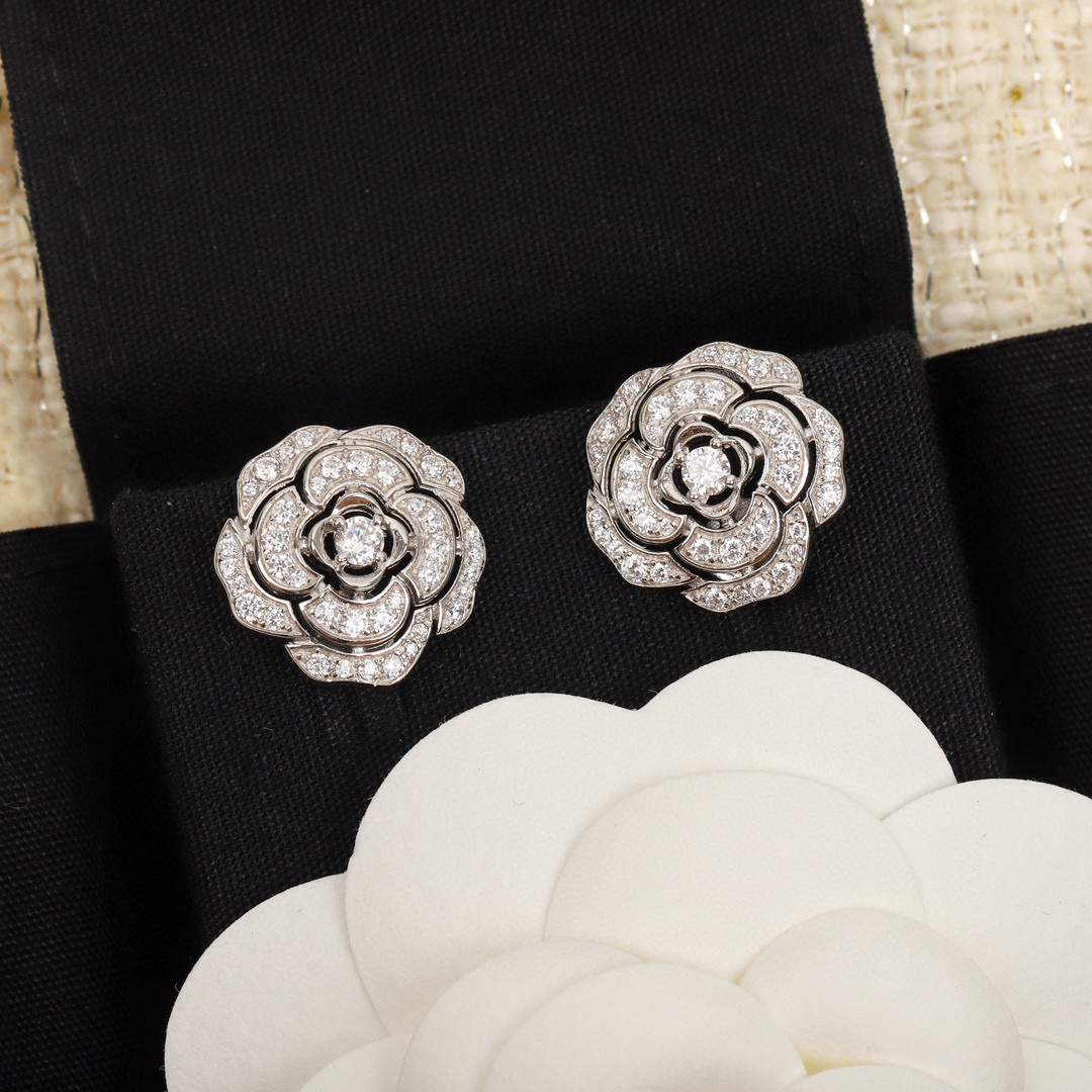 S925 silver charm stud earring clip with all diamonds flower design have stamp PS7333A