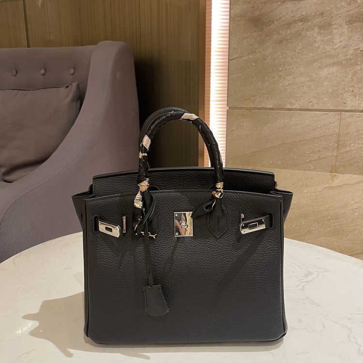Bag Black Leather Large Capacity Fashionable and Atmospheric Handbag Crossbody Cowhide 2022 Female
Bag Black Leather Large Capacity Fashionable and Atmospheric Handbag Crossbody Cowhide 2022 Female