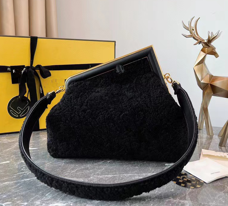 2022 1-1 quality Fen1d Designers Classic Luxurys handbag Cosmetic Bag Pouch Protection Lambhair, Small size:25*9*18cm
2022 1-1 quality Fen1d Designers Classic Luxurys handbag Cosmetic Bag Pouch Protection Lambhair, Small size:25*9*18cm