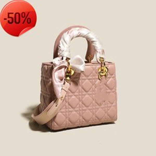 Designer Bags Leather Women's 2022 New Fashion Versatile Msenger Portable Tote Bag Advanced Lingge Chain Tote purses ladies handbags Factory direct sale Low price, Haze blue small silk scarf
Designer Bags Leather Women's 2022 New Fashion Versatile Msenger Portable Tote Bag Advanced Lingge Chain Tote purses ladies handbags Factory direct sale Low price, Haze blue small silk scarf