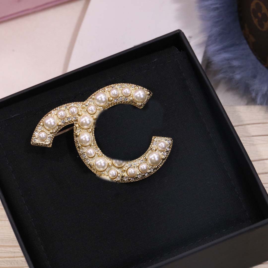2022 Luxury quality charm brooch with nature shell beads in gold plated have box stamp PS7336A
2022 Luxury quality charm brooch with nature shell beads in gold plated have box stamp PS7336A