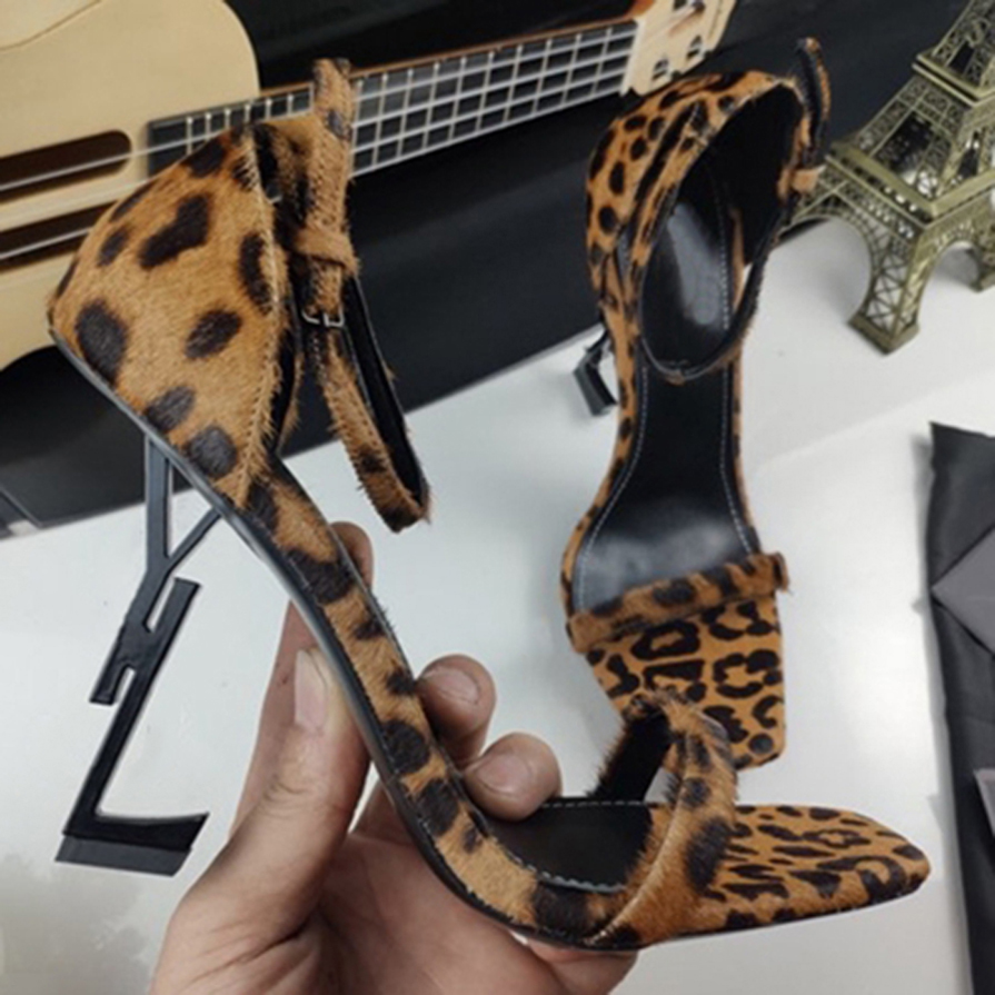 Designer Women shoes heels Sandals fashion Genuine Leather Beach Thick bottom Dress Shoe Alphabet lady Sandal Leather High heel lides By dq01 007, #box
Designer Women shoes heels Sandals fashion Genuine Leather Beach Thick bottom Dress Shoe Alphabet lady Sandal Leather High heel lides By dq01 007, #box