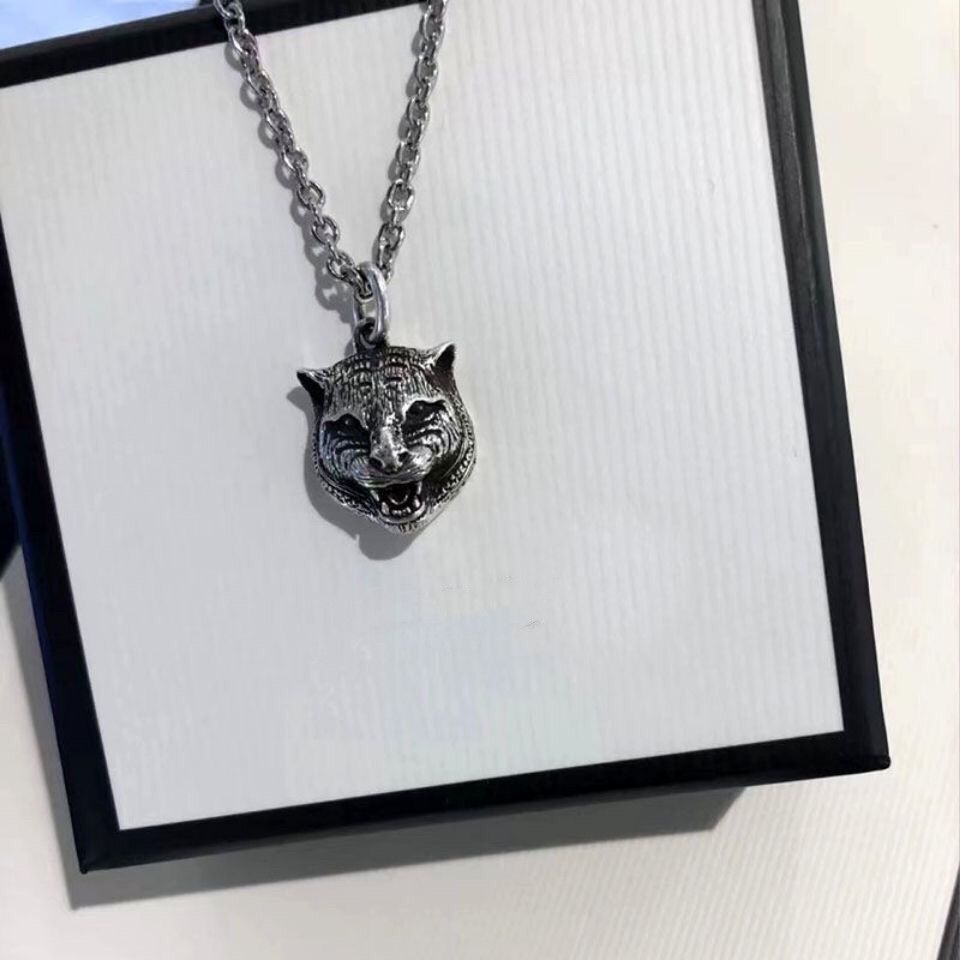Pendant Necklaces 925 Silver Chain Classic Fashion Tiger Head Necklace Retro Couple Designer Necklace Seiko High-end Jewelry Supply
Pendant Necklaces 925 Silver Chain Classic Fashion Tiger Head Necklace Retro Couple Designer Necklace Seiko High-end Jewelry Supply