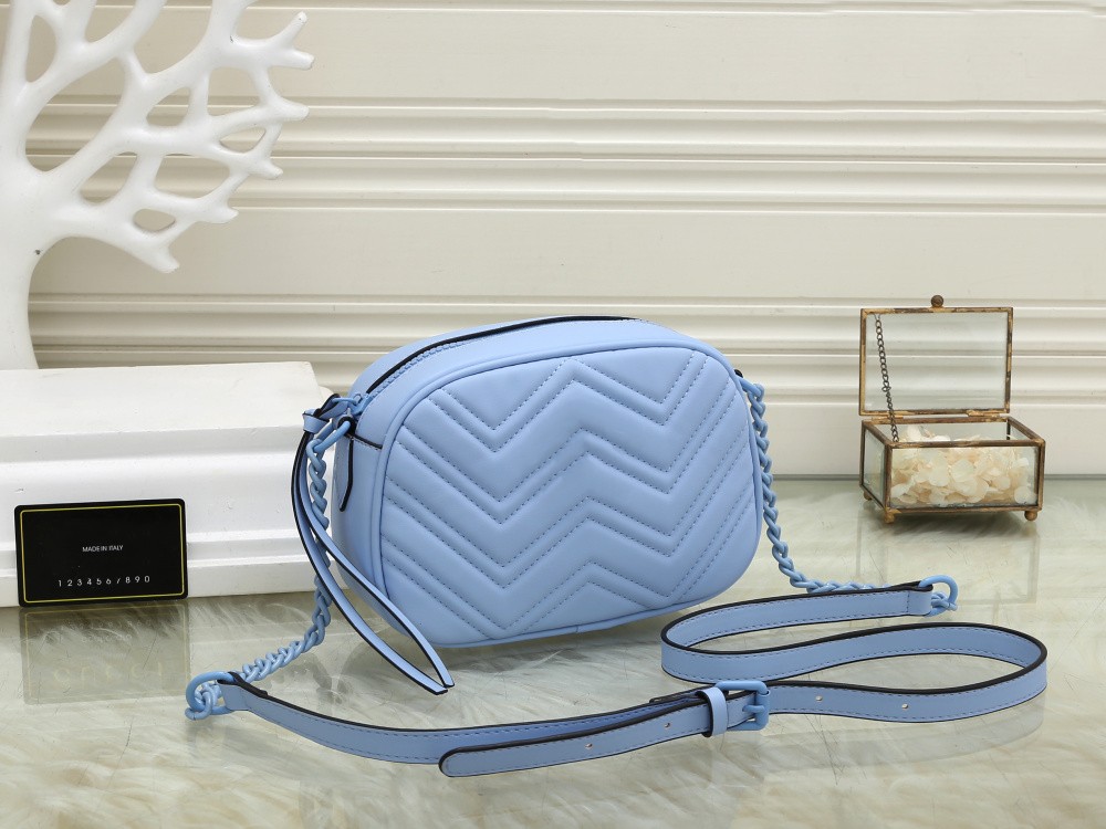Fashion metal chain shoulder back crossbody bag quilted V-shaped leather adjustable chain strap zipper seal with LOGO, Pink
Fashion metal chain shoulder back crossbody bag quilted V-shaped leather adjustable chain strap zipper seal with LOGO, Pink