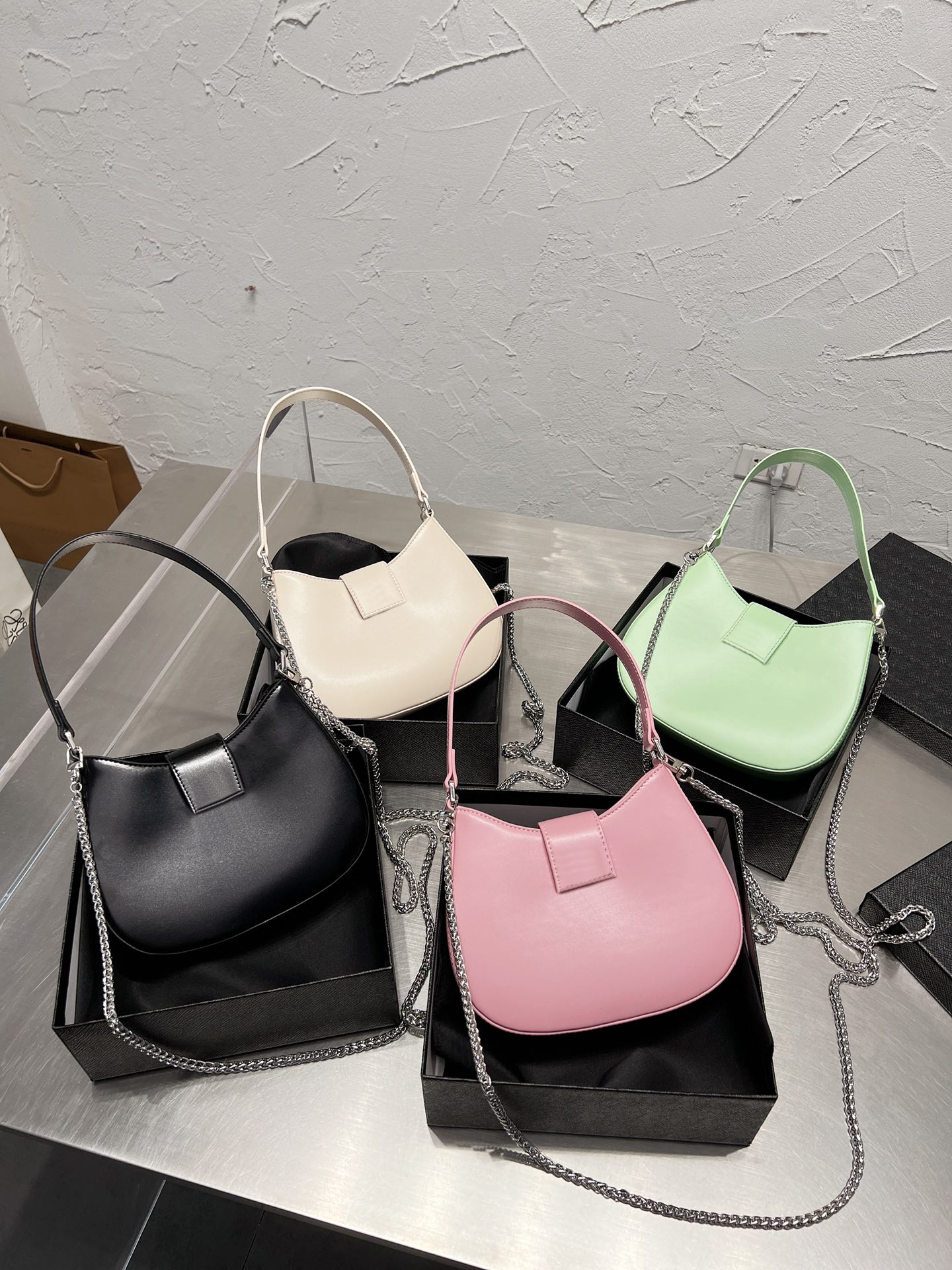 Lady bags Leather Fashion designer Handbags Backpack Purse Soft leathers material Cover women ladies Shoulder handbag totes cross body, Customize
Lady bags Leather Fashion designer Handbags Backpack Purse Soft leathers material Cover women ladies Shoulder handbag totes cross body, Customize