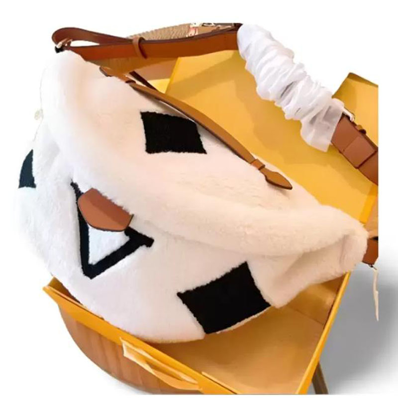 Winter Teddy Waist Bag Designer Bum Bag For Womens Men Fashion Crossbody Shoulder Bags Fluffy Bumbag Luxury Fannypack Purses Nice G2210144F
Winter Teddy Waist Bag Designer Bum Bag For Womens Men Fashion Crossbody Shoulder Bags Fluffy Bumbag Luxury Fannypack Purses Nice G2210144F
