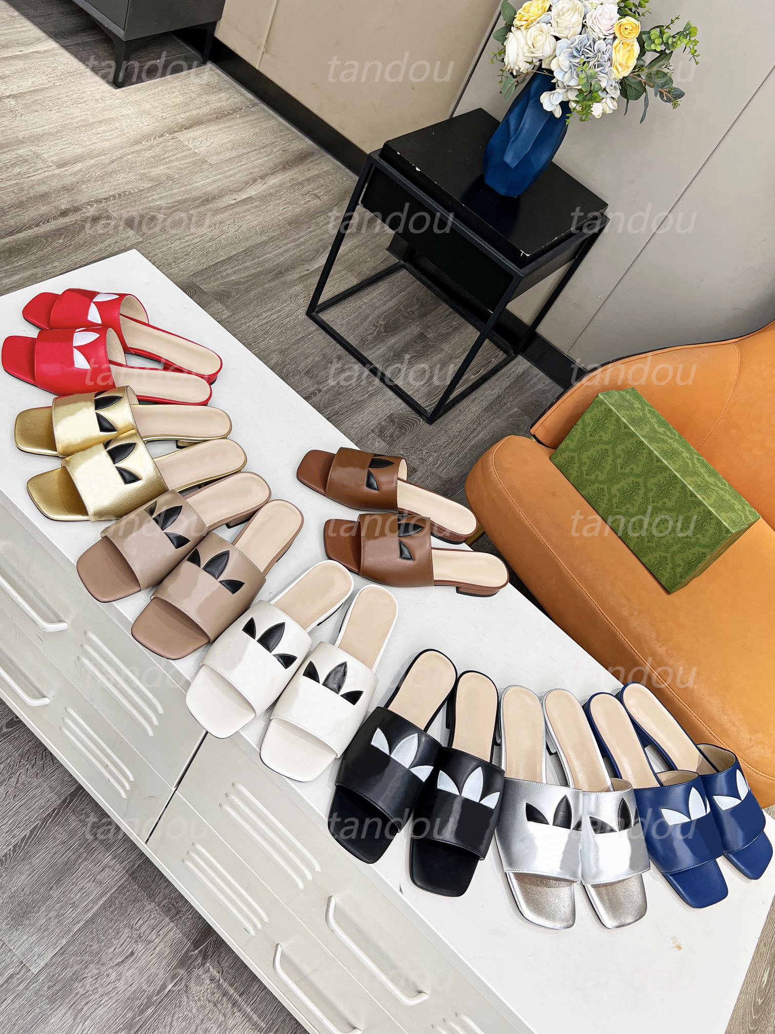 Designer Women Sandals Clover Slides Fashion Leather Slippers Flat Summer Beach G Sandal Top-quality Size 35-43, Khaki
Designer Women Sandals Clover Slides Fashion Leather Slippers Flat Summer Beach G Sandal Top-quality Size 35-43, Khaki