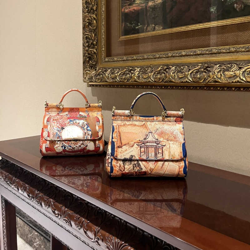 25cm Sicilian Women's Hand bags Vintage Print Cowhide Poker Color Handbag Multi-pattern dg Fashion One Shoulder Crossbody Women's Bag, Figure 3
25cm Sicilian Women's Hand bags Vintage Print Cowhide Poker Color Handbag Multi-pattern dg Fashion One Shoulder Crossbody Women's Bag, Figure 3