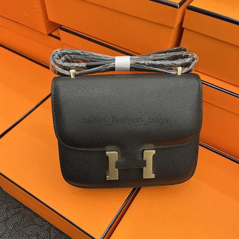 Shoulder Bags Famous Designer Handbag Fashion Women's New Luxury Bag Purse Soft Leather Lettering Buckle G220818, Black
Shoulder Bags Famous Designer Handbag Fashion Women's New Luxury Bag Purse Soft Leather Lettering Buckle G220818, Black