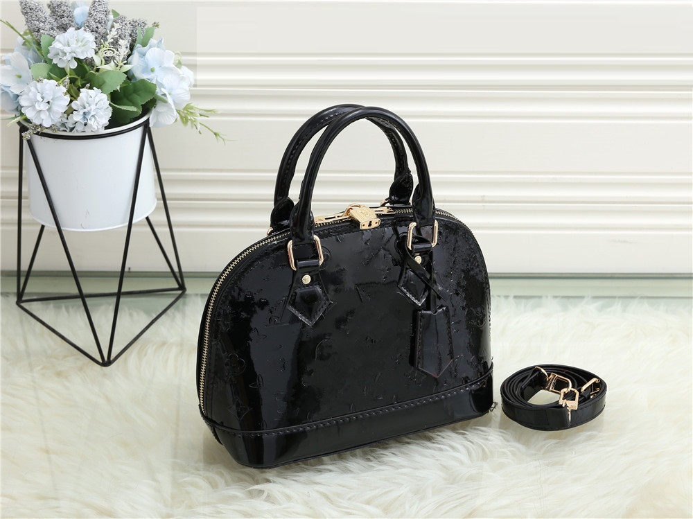 Luxurys Designer Shell Bag Women Genuine Leather Handbag Embossed Flower Shoulder Bags With Lock Designers handbags Crossbody, Not for individual sale
Luxurys Designer Shell Bag Women Genuine Leather Handbag Embossed Flower Shoulder Bags With Lock Designers handbags Crossbody, Not for individual sale