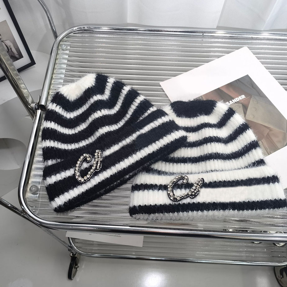 23ss 2colors Luxury Fashion Designer Beanie Cap Men Women Universal Classics Brand Knitted Hat Cashmere Winter Recreation Skull Hat, Black
23ss 2colors Luxury Fashion Designer Beanie Cap Men Women Universal Classics Brand Knitted Hat Cashmere Winter Recreation Skull Hat, Black