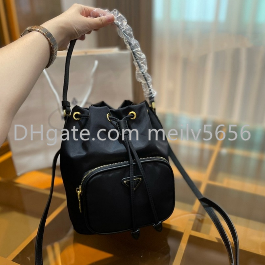 Original Fashion totes Designer Luxury Handbags Purses nylon drawstring Bucket Bag Women Brand Classic Style Genuine Leather Shoulder Bags, Original box
Original Fashion totes Designer Luxury Handbags Purses nylon drawstring Bucket Bag Women Brand Classic Style Genuine Leather Shoulder Bags, Original box