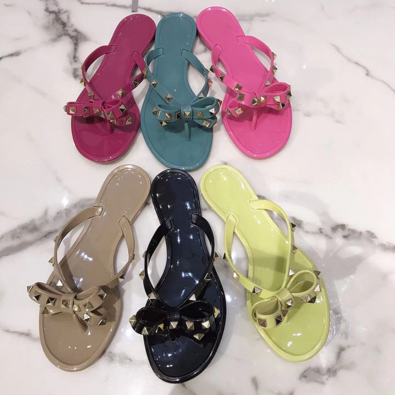 Classic Bowtie Slippers New Designer Women Beach Shoes Sexy Rivets Sandals High-Quality Patent Leather Flat Heel Summer Jelly Clour Summer Metal Buckle Waterproof, Black
Classic Bowtie Slippers New Designer Women Beach Shoes Sexy Rivets Sandals High-Quality Patent Leather Flat Heel Summer Jelly Clour Summer Metal Buckle Waterproof, Black