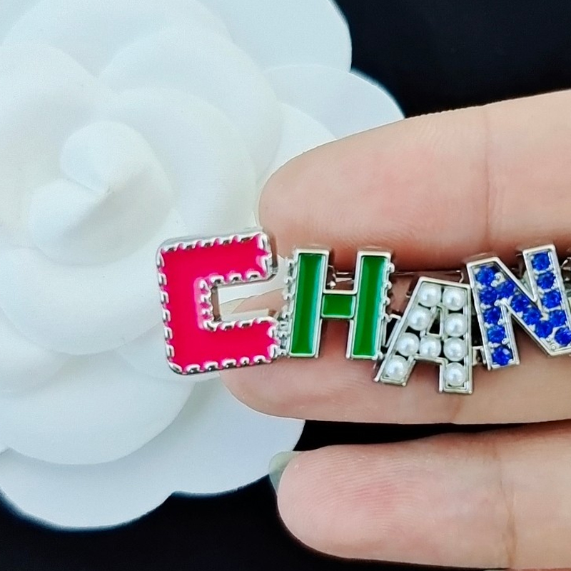 Classic Letter Brooch with Stamp Pearl Rhinestone Enamel Letters Brooches Suit Lapel Pin Multicolor