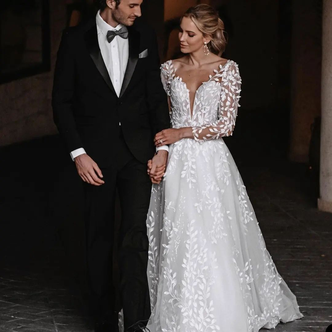 Glamous A-Line Wedding Dress With V-Neck Lace 3/4 Long Sleeves Backless Appliques Layered Net Tulle Stain Custom Made Chapel Gown Plus Size Vestidos D