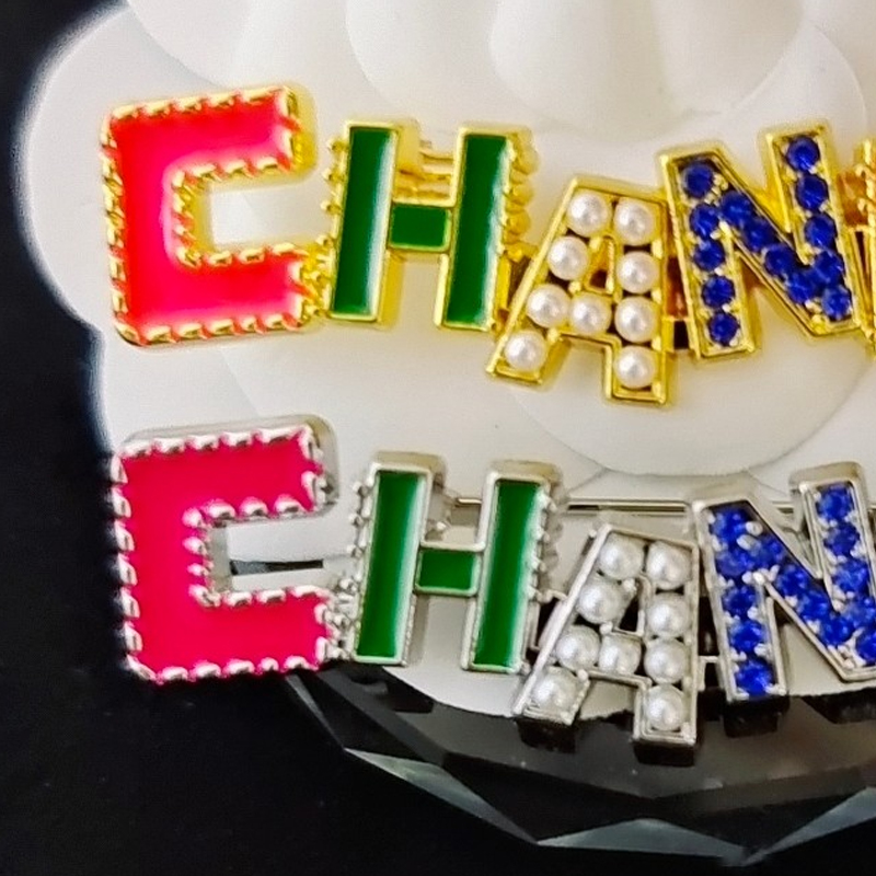 Classic Letter Brooch with Stamp Pearl Rhinestone Enamel Letters Brooches Suit Lapel Pin Multicolor