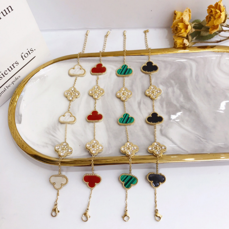 Designer Bracelets High sense Link Chain Couple Bangle Luxury jewelry Party Wedding Women Couple Hermeing Gift Multiple Colour Fashion size
Designer Bracelets High sense Link Chain Couple Bangle Luxury jewelry Party Wedding Women Couple Hermeing Gift Multiple Colour Fashion size