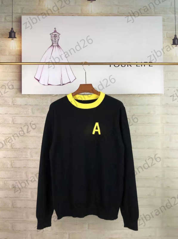 Womens Sweater Designer Sweater Round Neck Clash Color Pullover Loose Knitwear Letter Logo Printed Silhouette Knitted Sweaters Tops Warm Women Apparel 2 Colors 190
Womens Sweater Designer Sweater Round Neck Clash Color Pullover Loose Knitwear Letter Logo Printed Silhouette Knitted Sweaters Tops Warm Women Apparel 2 Colors 190