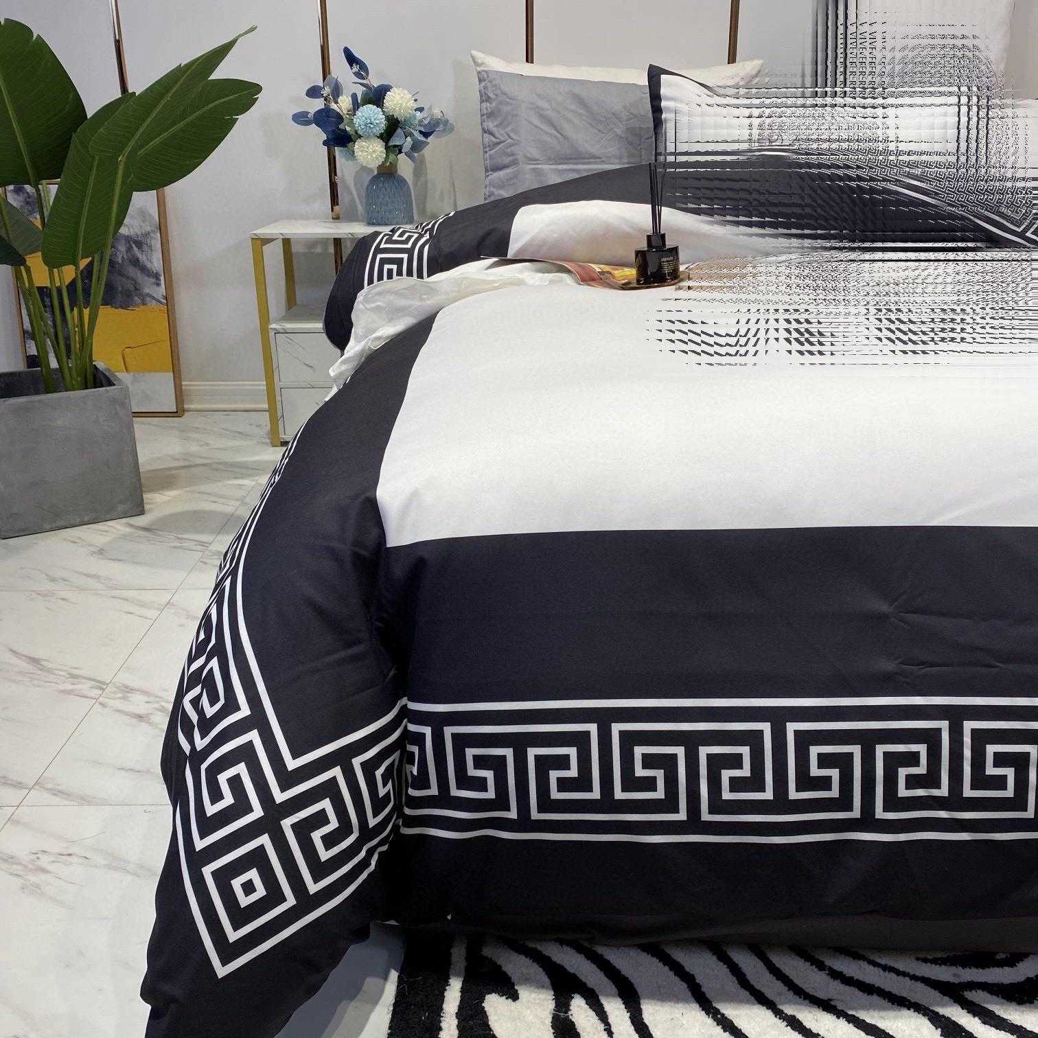 Designer King Size Bedding Sets 4pcs/set Printed Silk Queen Duvet Cover Bed Sheet Fashion Pillowcases High Quality