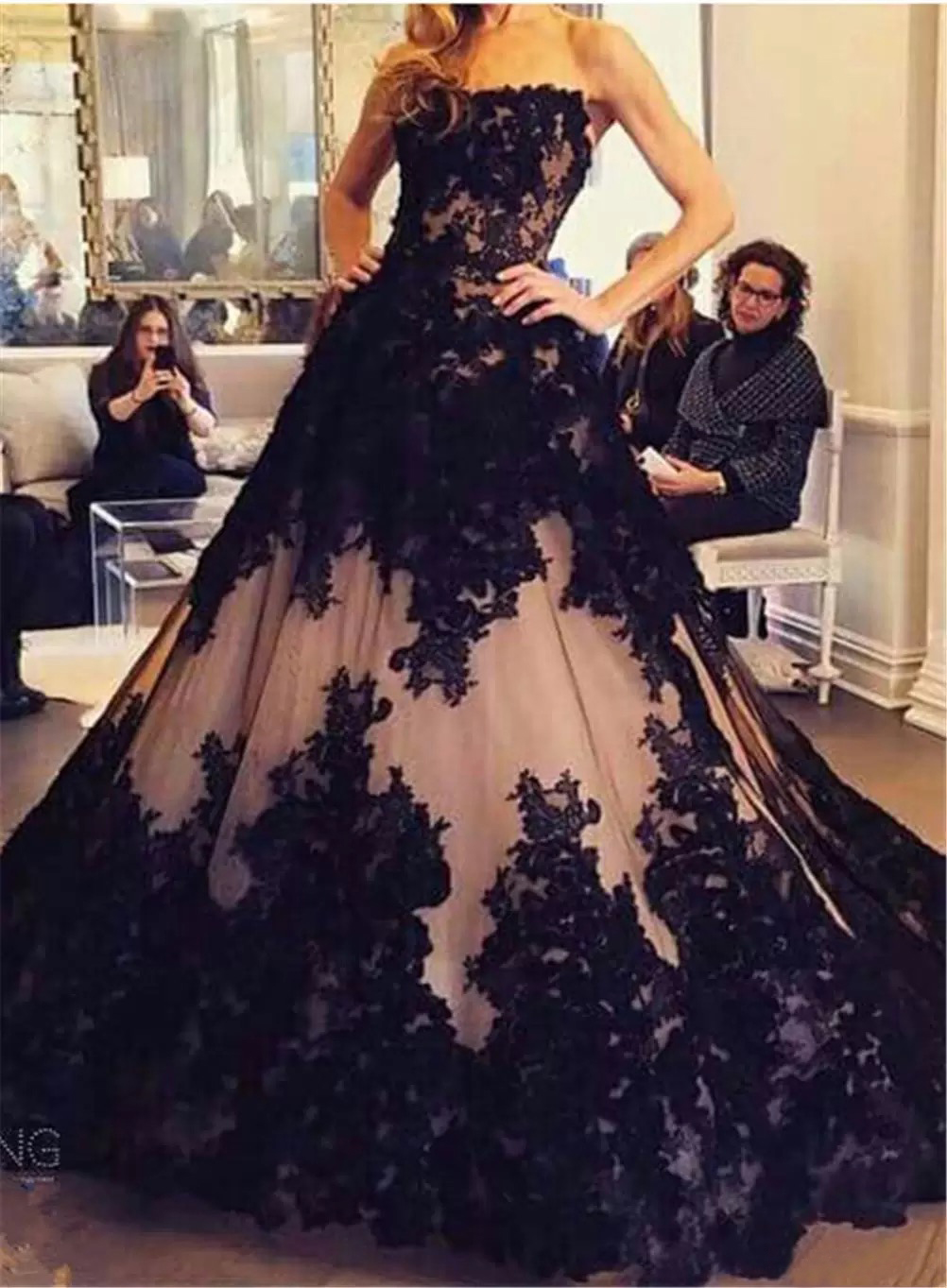 Appliques Ball Lace Gown Evening Dress Strapless Sleeveless Black And Nude Prom Gowns Vestido Largo De Fiesta S 0914