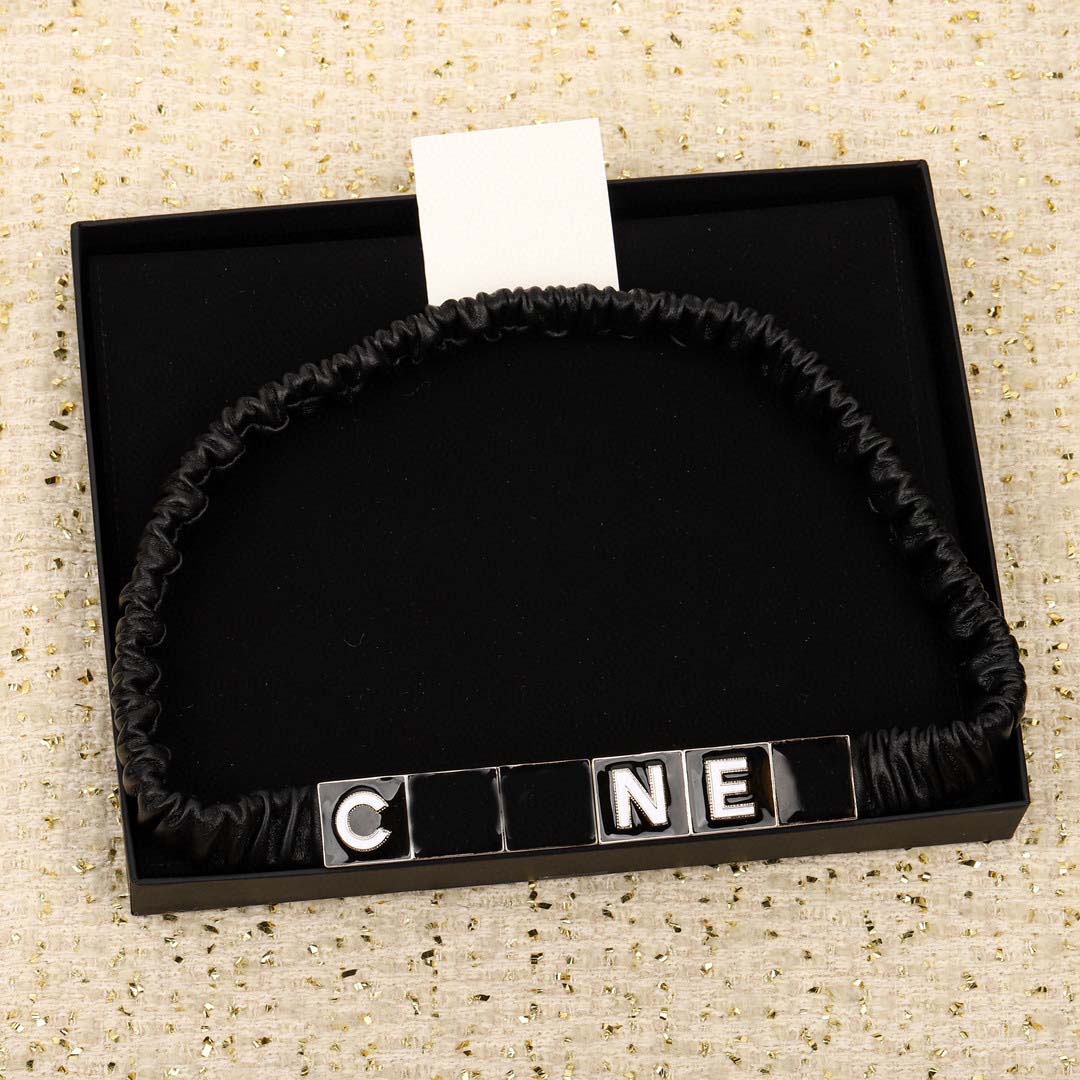 2022 Luxury quality charm waist belt with black and white enamel color genuine leather design have box stamp PS7346A
2022 Luxury quality charm waist belt with black and white enamel color genuine leather design have box stamp PS7346A