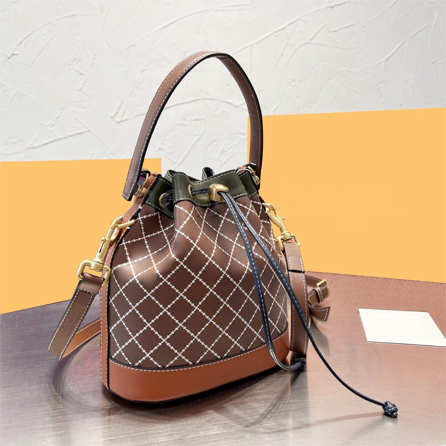 2023 Luxury Designers Lady Bucket Bag Drawstring Tote Braided Lattice Cover Fashion Quilting Clutch Bags Handbags Interior Zipper Pocket Handbag, Color q
2023 Luxury Designers Lady Bucket Bag Drawstring Tote Braided Lattice Cover Fashion Quilting Clutch Bags Handbags Interior Zipper Pocket Handbag, Color q