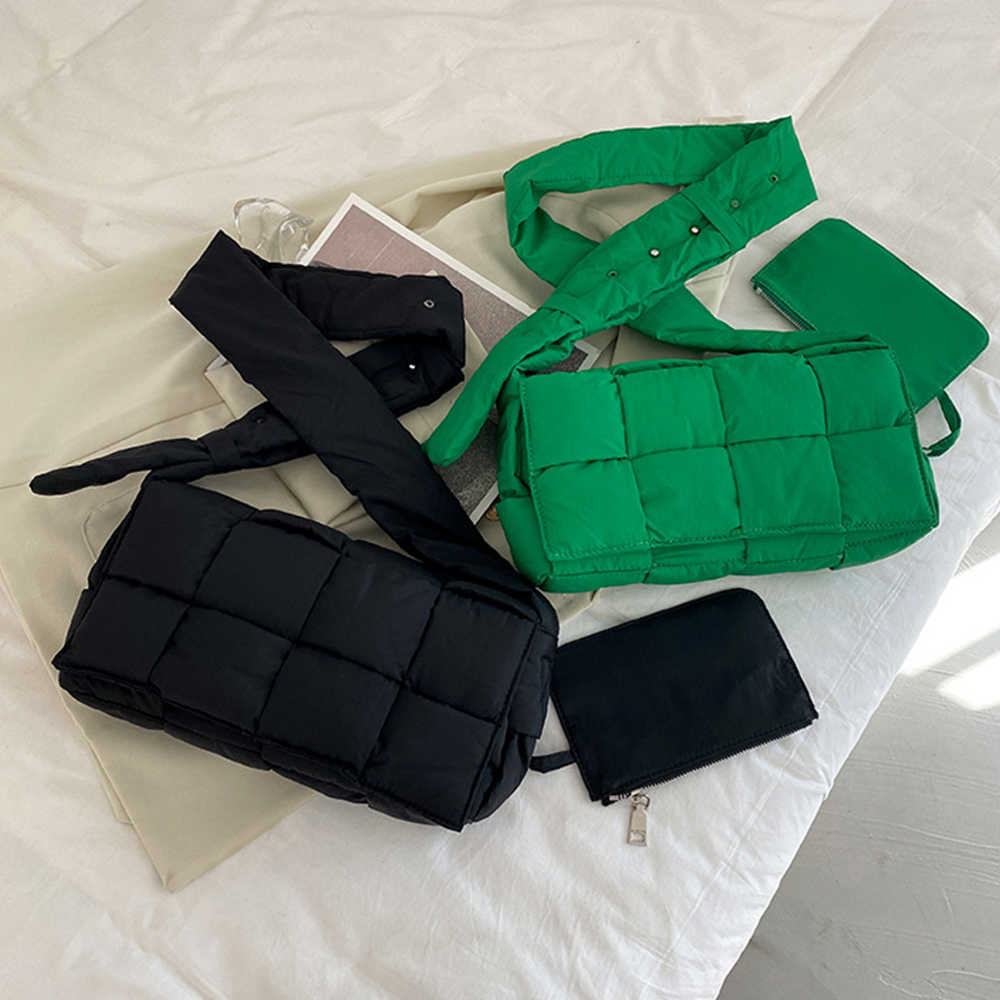 Shoulder bag Winter Woven Cotton Women Crossbody Bag Designer Down Padded Bags for Brands Space Hands and Purses Flap 221015, Red and black
Shoulder bag Winter Woven Cotton Women Crossbody Bag Designer Down Padded Bags for Brands Space Hands and Purses Flap 221015, Red and black