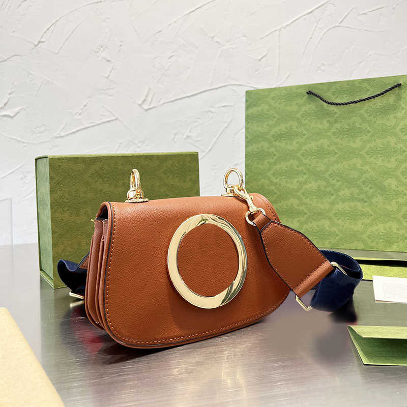 Blondie Crossbody bags for women Flap Shoulder Messenger Bags Removable Wide Strap Genuine Leather Circular Interlocking Letter Classic Handbag
Blondie Crossbody bags for women Flap Shoulder Messenger Bags Removable Wide Strap Genuine Leather Circular Interlocking Letter Classic Handbag