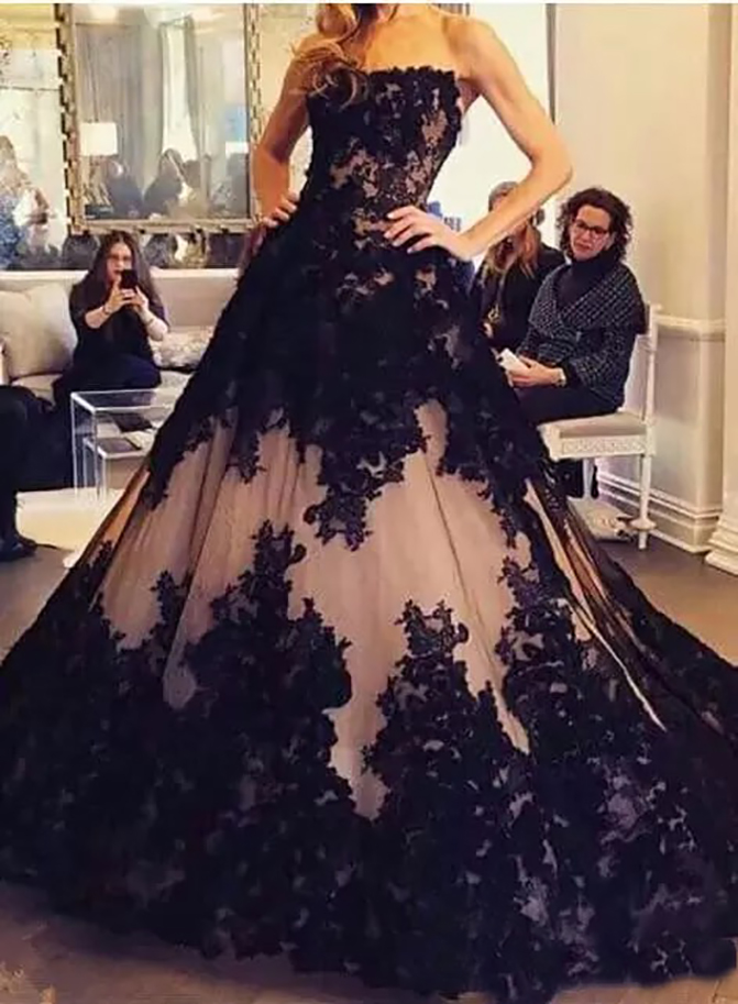Appliques Ball Lace Gown Evening Dress Strapless Sleeveless Black And Nude Prom Gowns Vestido Largo De Fiesta S 0914