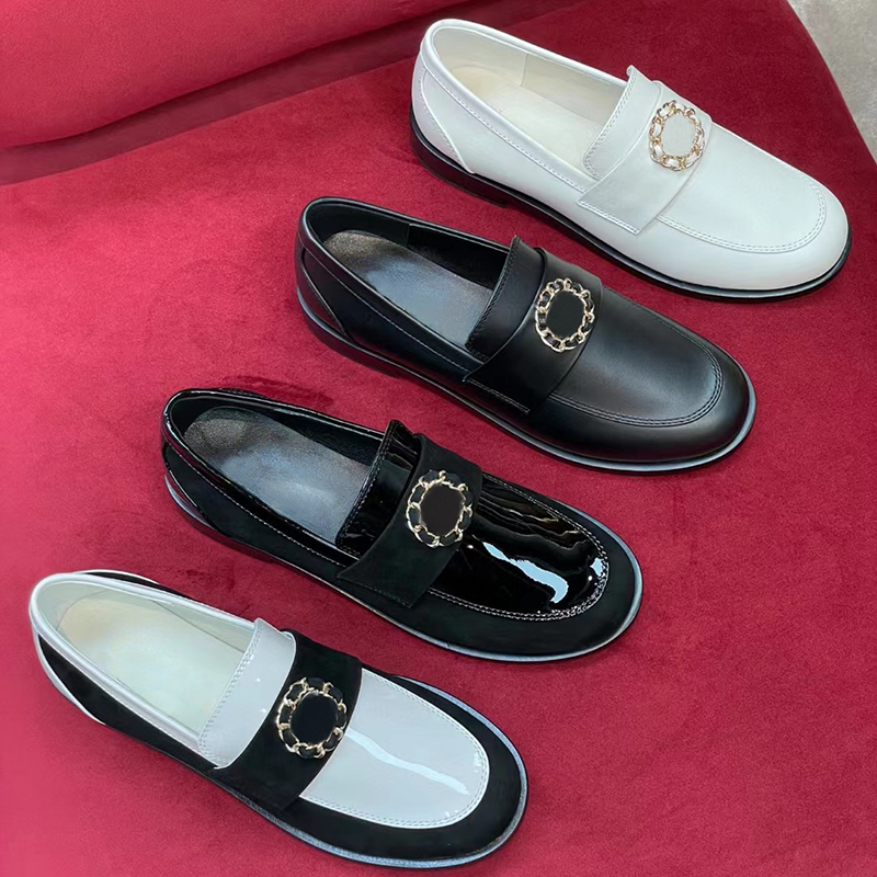 Luxury Designer Flat Shoes Metal Chain Buckle Decoration Top Leather Small LeatherShoes Comfortable Heel British Color Contrast Casual Dress Shoes, Black
Luxury Designer Flat Shoes Metal Chain Buckle Decoration Top Leather Small LeatherShoes Comfortable Heel British Color Contrast Casual Dress Shoes, Black