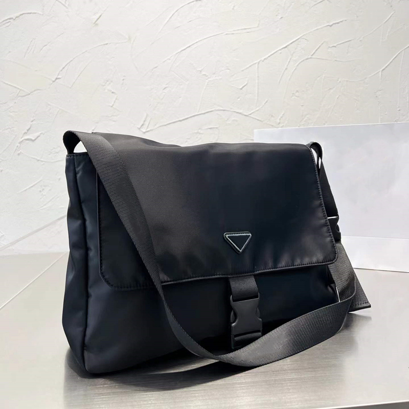 Laptop Briefcase Bags Handbag mens designer bags crossbody shoulder bag Large Computer Briefcases Totes Black Triangle Nylon Canvas 4 styles 5A Quality, 30*27cm-p4(l0g0)
Laptop Briefcase Bags Handbag mens designer bags crossbody shoulder bag Large Computer Briefcases Totes Black Triangle Nylon Canvas 4 styles 5A Quality, 30*27cm-p4(l0g0)