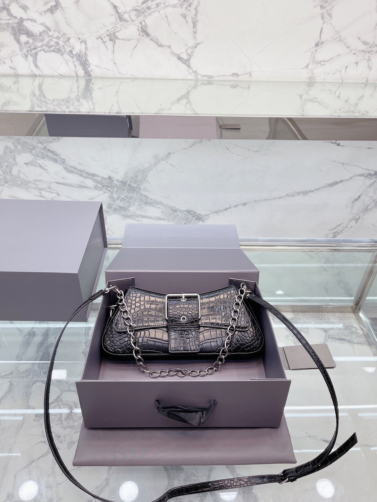 Designer Edition Latest Mini One Shoulder Clutch Commuter Dinner Baliciaya Bag Chain Leather Shoulder Strap, Customize
Designer Edition Latest Mini One Shoulder Clutch Commuter Dinner Baliciaya Bag Chain Leather Shoulder Strap, Customize